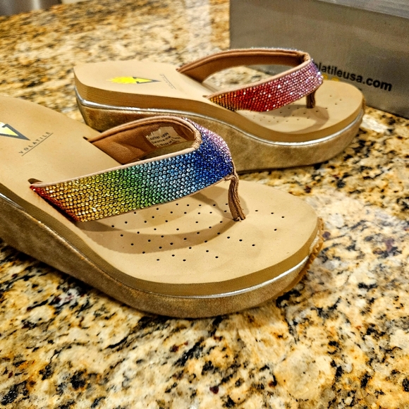 VOLATILE platform flip-flops sz7 worn once! - Picture 3 of 10